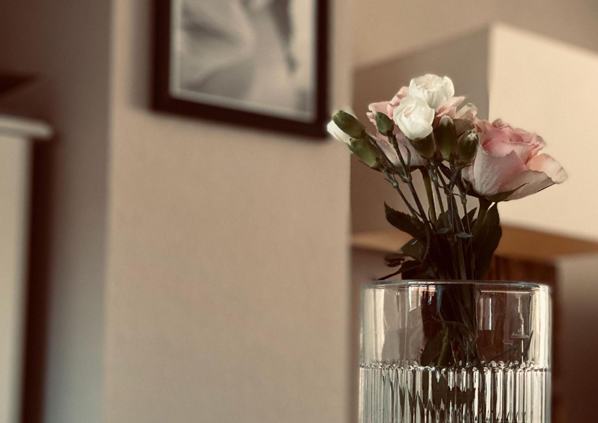 Heart Ferienwohnungen Frida I Kahlo Vogtsburg Bagian luar foto